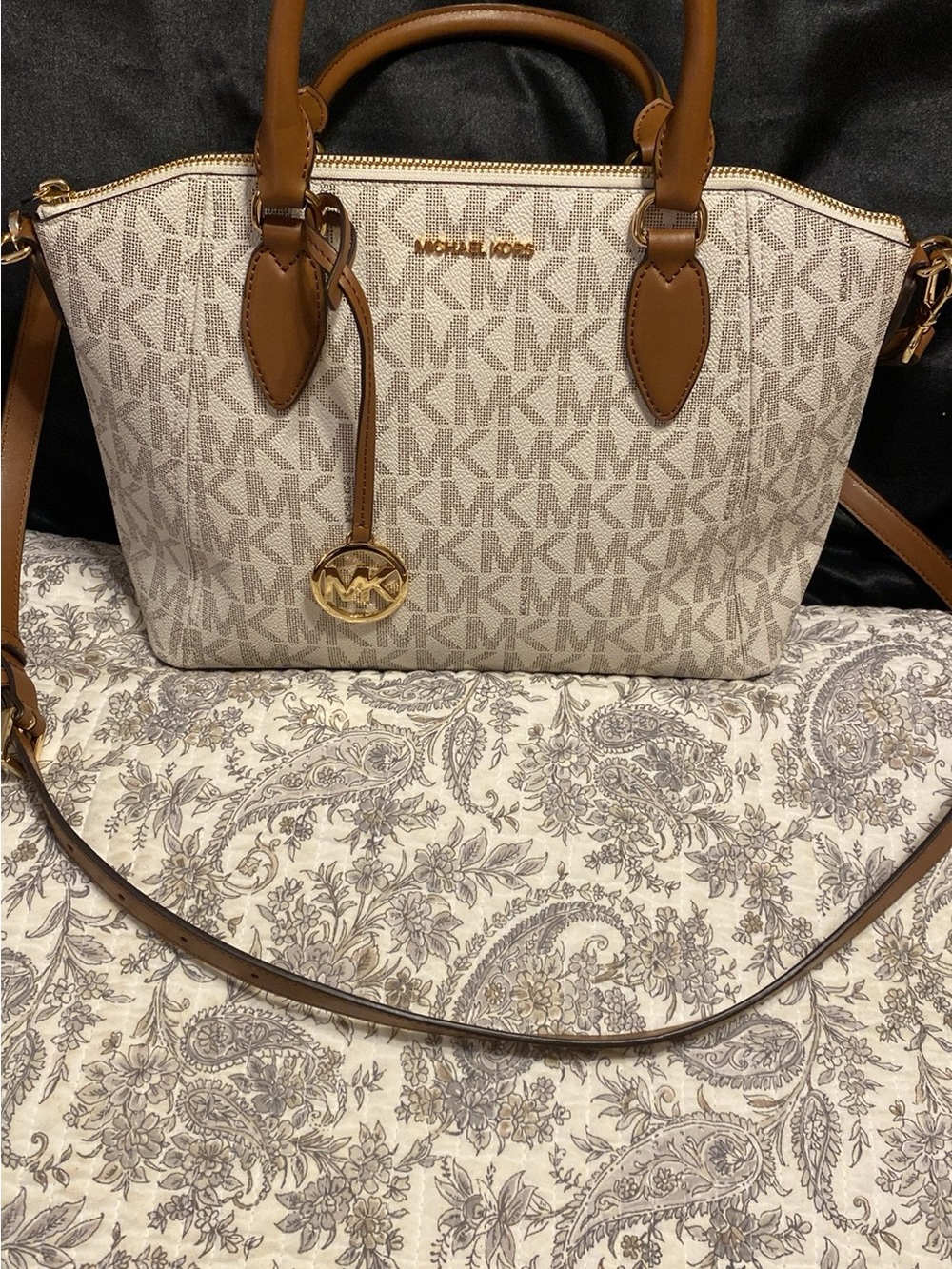 MICHAEL KORS HANDBAG/CROSSBODY
NWOT
